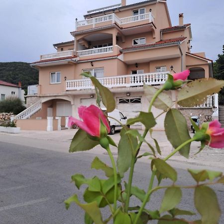 Apartments Mig - With Beautiful Garden Supetarska Draga Exterior foto